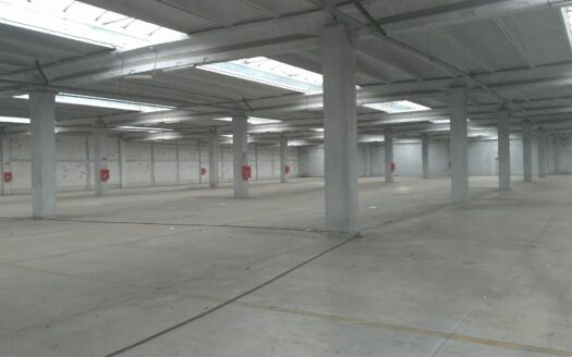 HALA DE INCHIRIAT 860 MP CENTURA INTERSECTIE CU SPLAI